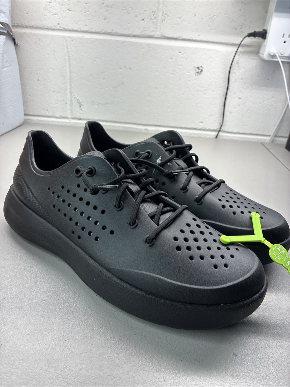 Crocs Shoes Men’s Size 10 LiteRide Inmotion Pacer Sneaker All Black 210831 New